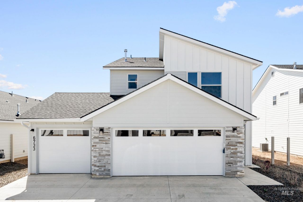 6733 W Redwood Creek Dr, Meridian, ID 83646 Main Photo