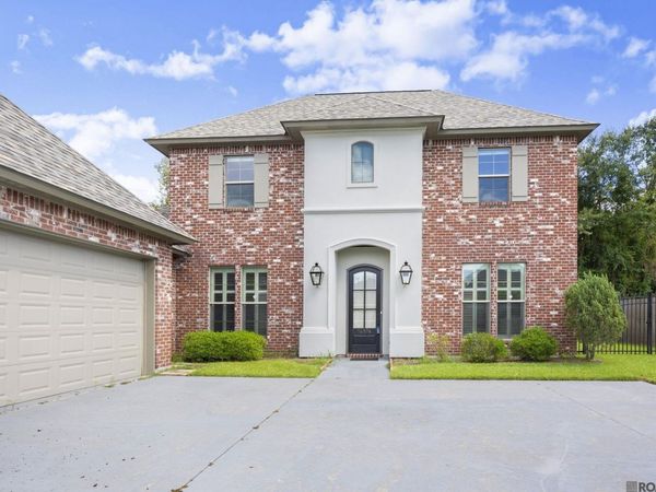 16574 Long Lake Dr, Prairieville, LA 70769