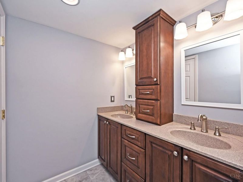 6321 Eagles Lake Drive, Unit 19, Cincinnati, OH 45248 Photo 24