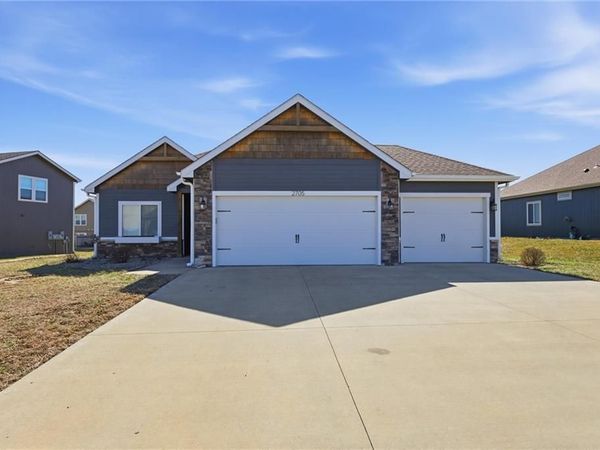 2705 Chasehire Drive, Lawrence, KS 66046