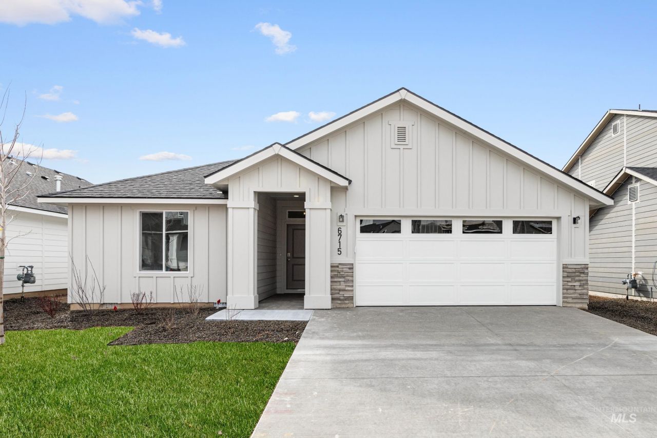 6715 W Redwood Creek Dr, Meridian, ID 83646 Main Photo