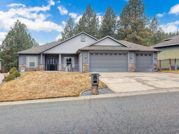 5805 N Hermosa Cir, Otis Orchards, WA 99027