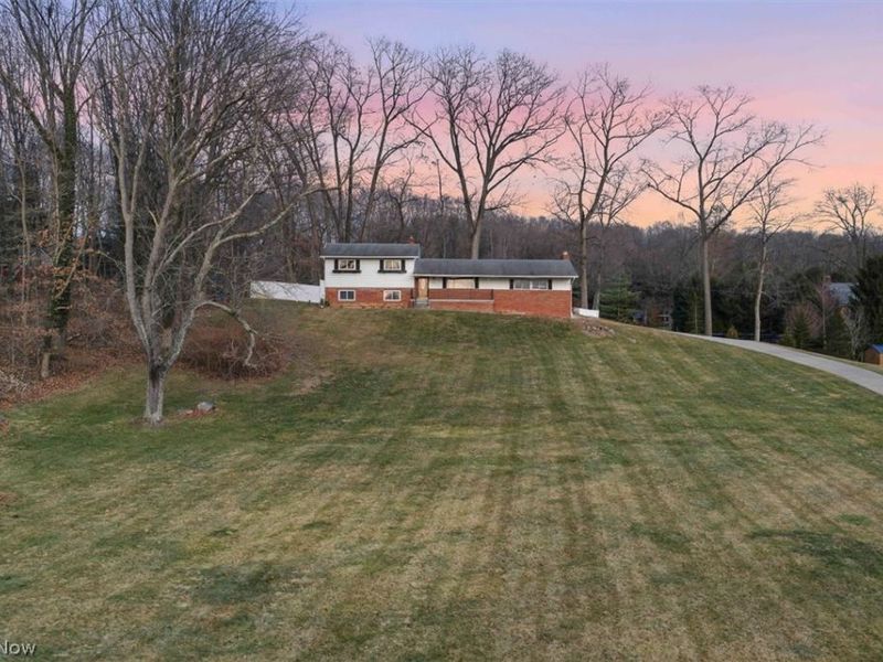 11121 Lafayette Drive NW, Canal Fulton, OH 44614 Photo 2