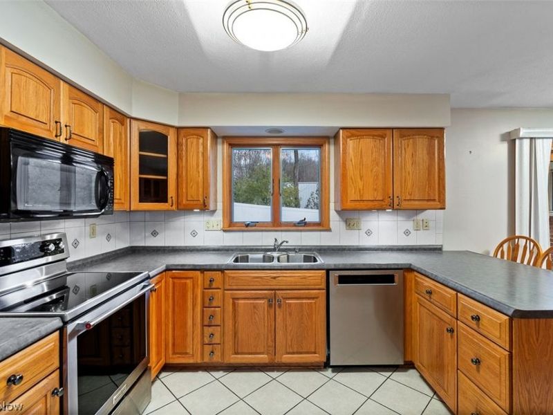 11121 Lafayette Drive NW, Canal Fulton, OH 44614 Photo 7