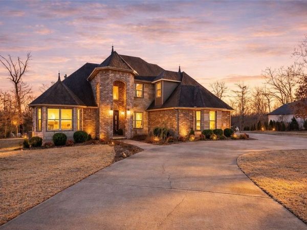 1476 Le Chesnay Drive, Centerton, AR 72719