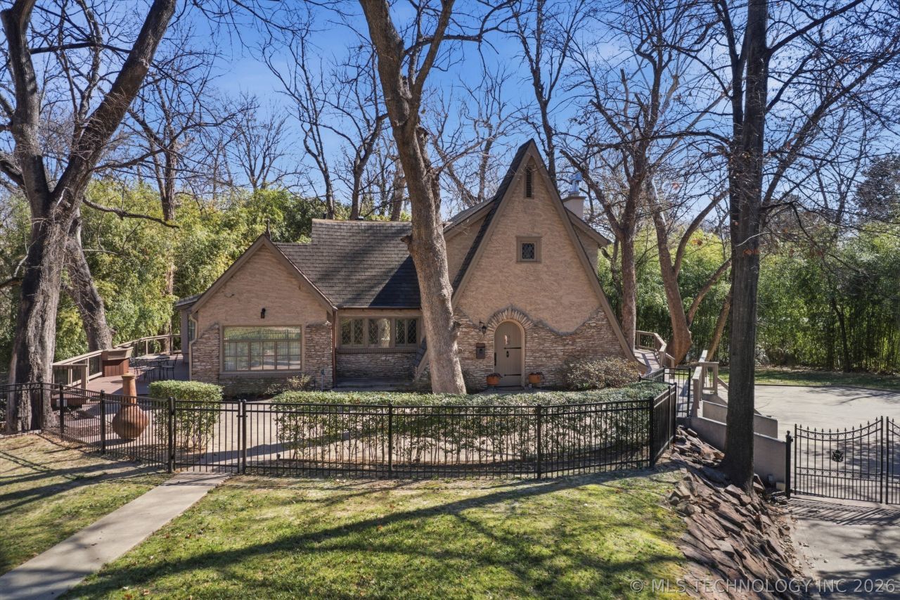 3155 S Rockford Drive, Tulsa, OK 74105 Main Photo