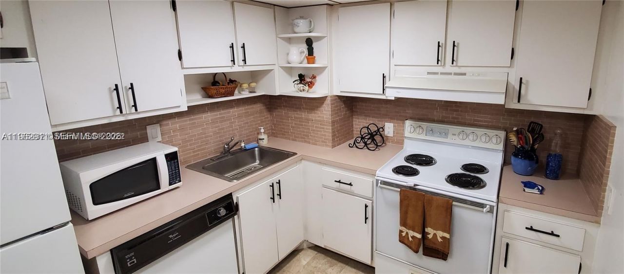 100 Bayview Dr, Unit 603, Sunny Isles Beach, FL 33160 Photo