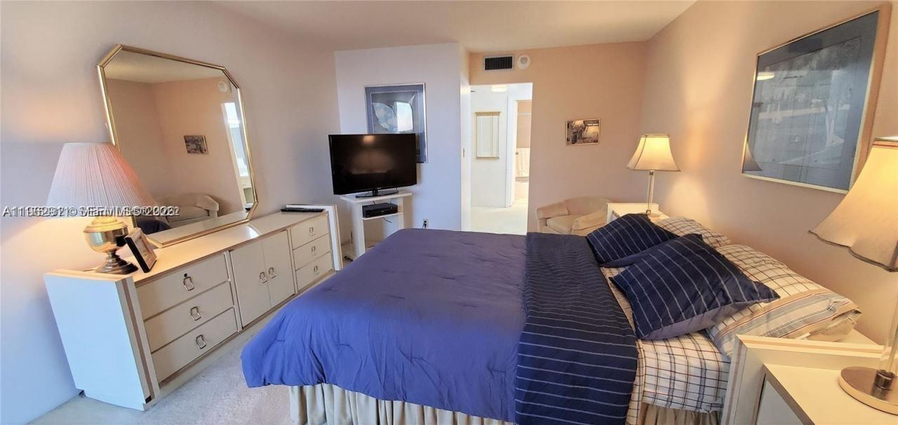 100 Bayview Dr, Unit 603, Sunny Isles Beach, FL 33160 Photo