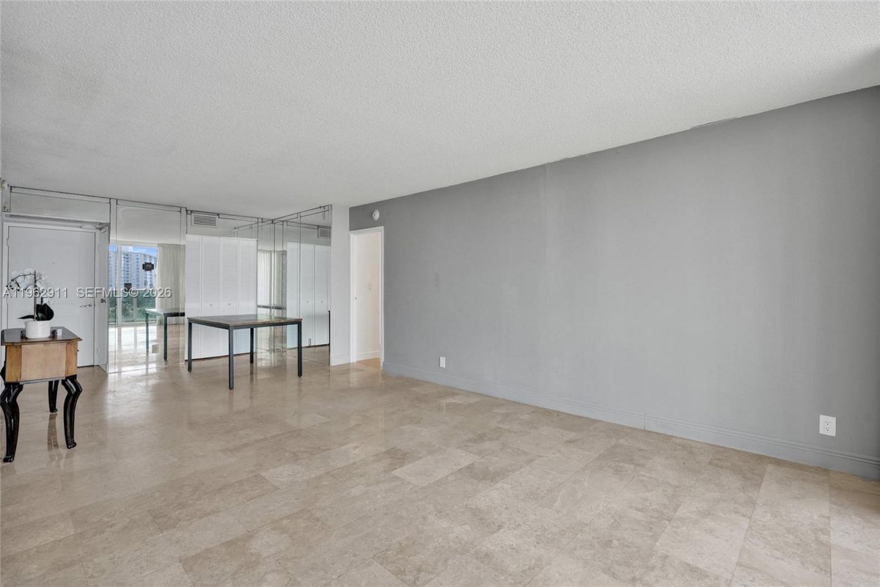 100 Bayview Dr, Unit 603, Sunny Isles Beach, FL 33160 Photo