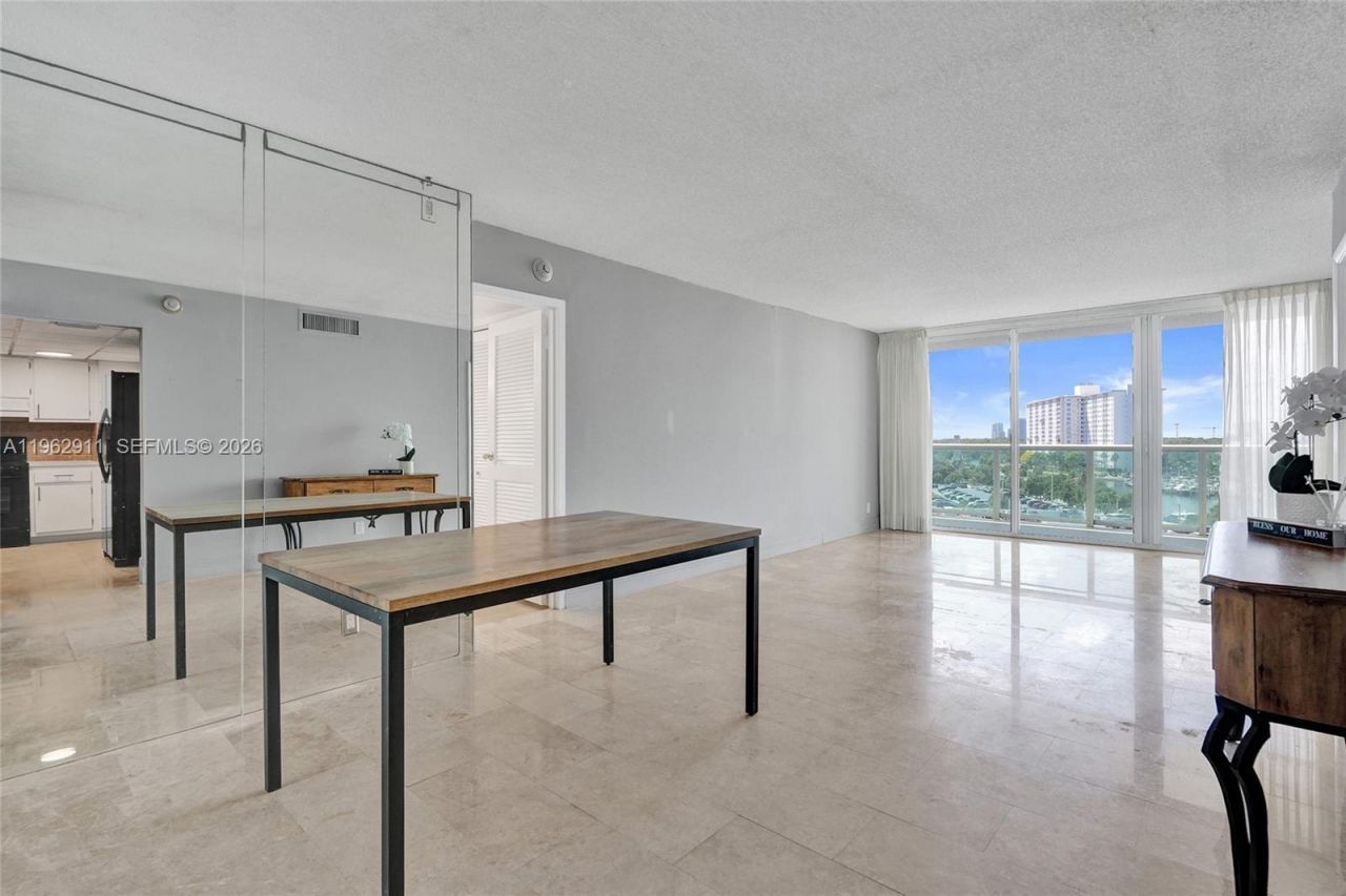 100 Bayview Dr, Unit 603, Sunny Isles Beach, FL 33160 Photo