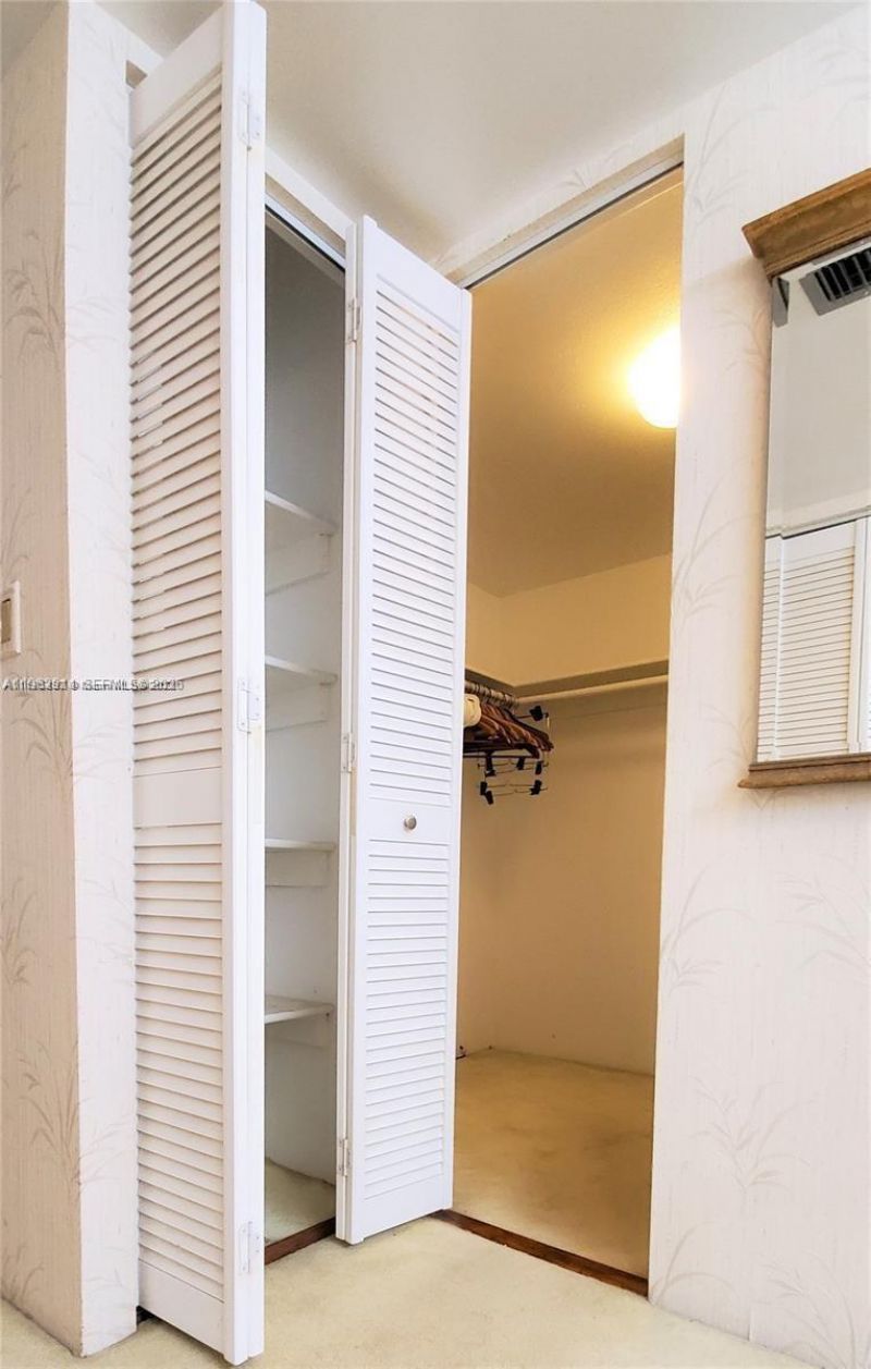 100 Bayview Dr, Unit 603, Sunny Isles Beach, FL 33160 Photo