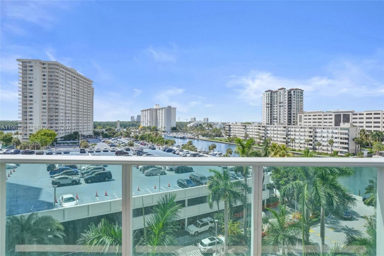 100 Bayview Dr, Unit 603, Sunny Isles Beach, FL 33160 Photo