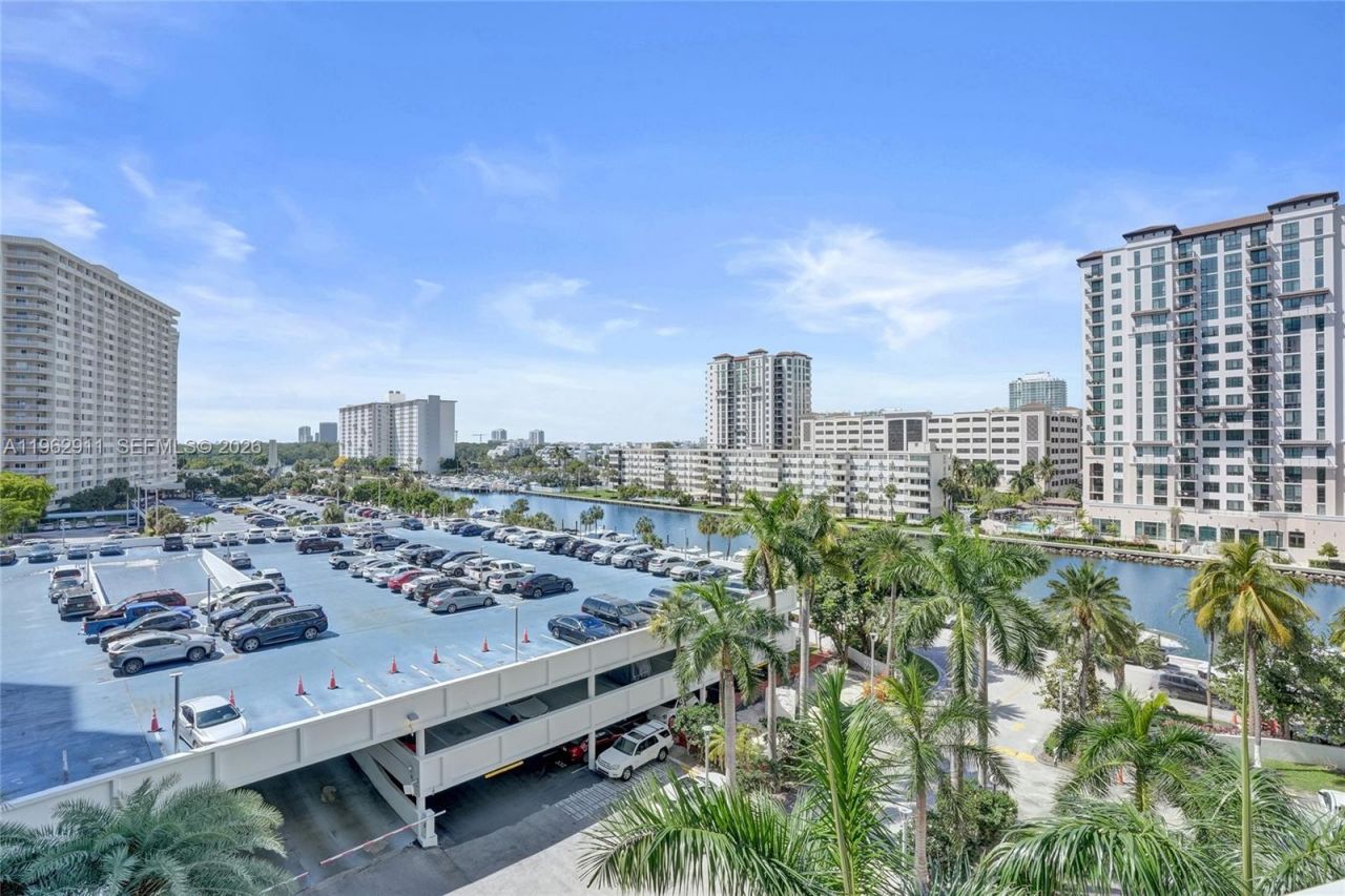 100 Bayview Dr, Unit 603, Sunny Isles Beach, FL 33160 Photo