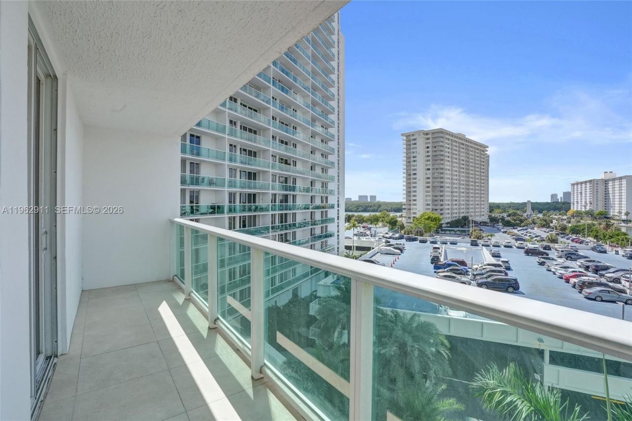 100 Bayview Dr, Unit 603, Sunny Isles Beach, FL 33160 Photo