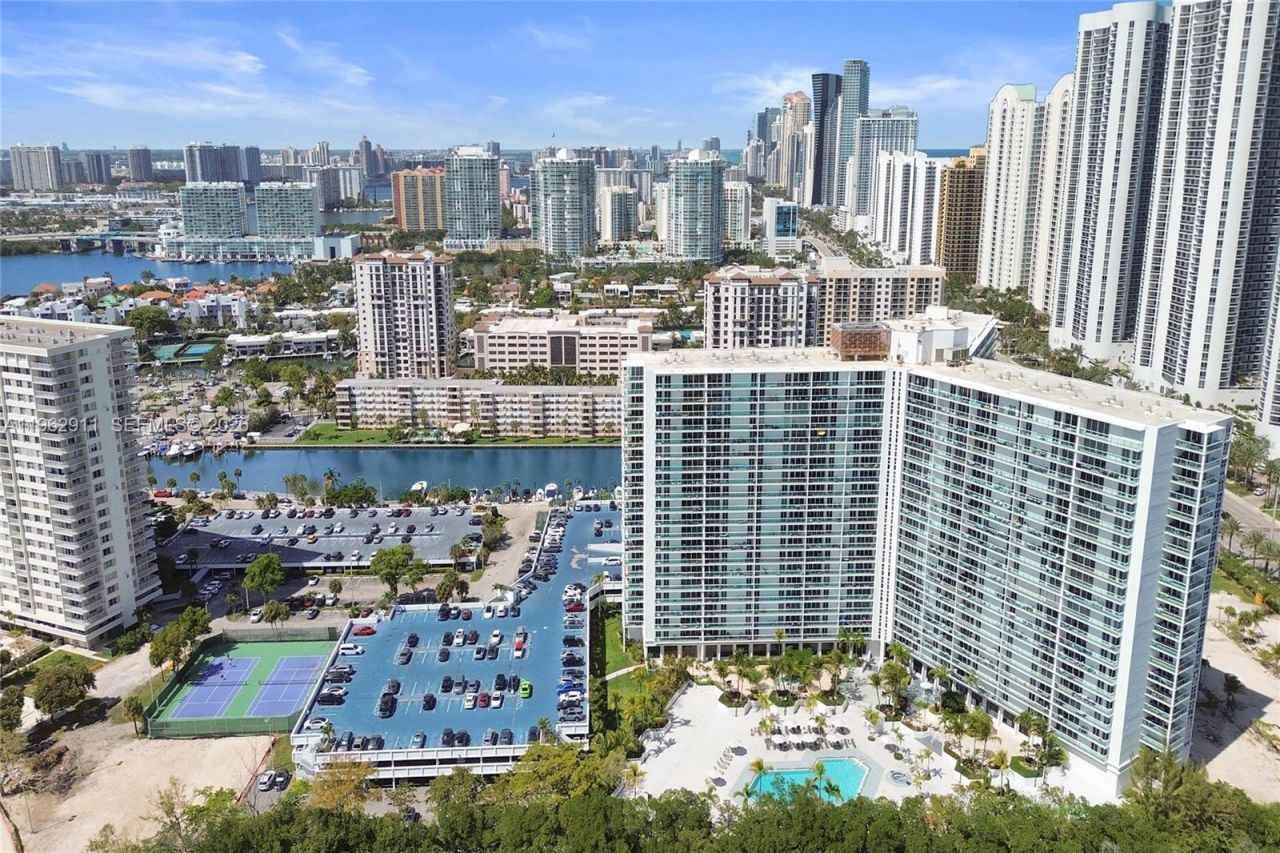 100 Bayview Dr, Unit 603, Sunny Isles Beach, FL 33160 Photo