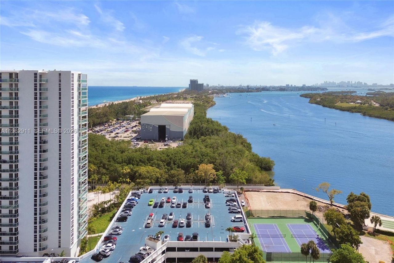 100 Bayview Dr, Unit 603, Sunny Isles Beach, FL 33160 Photo