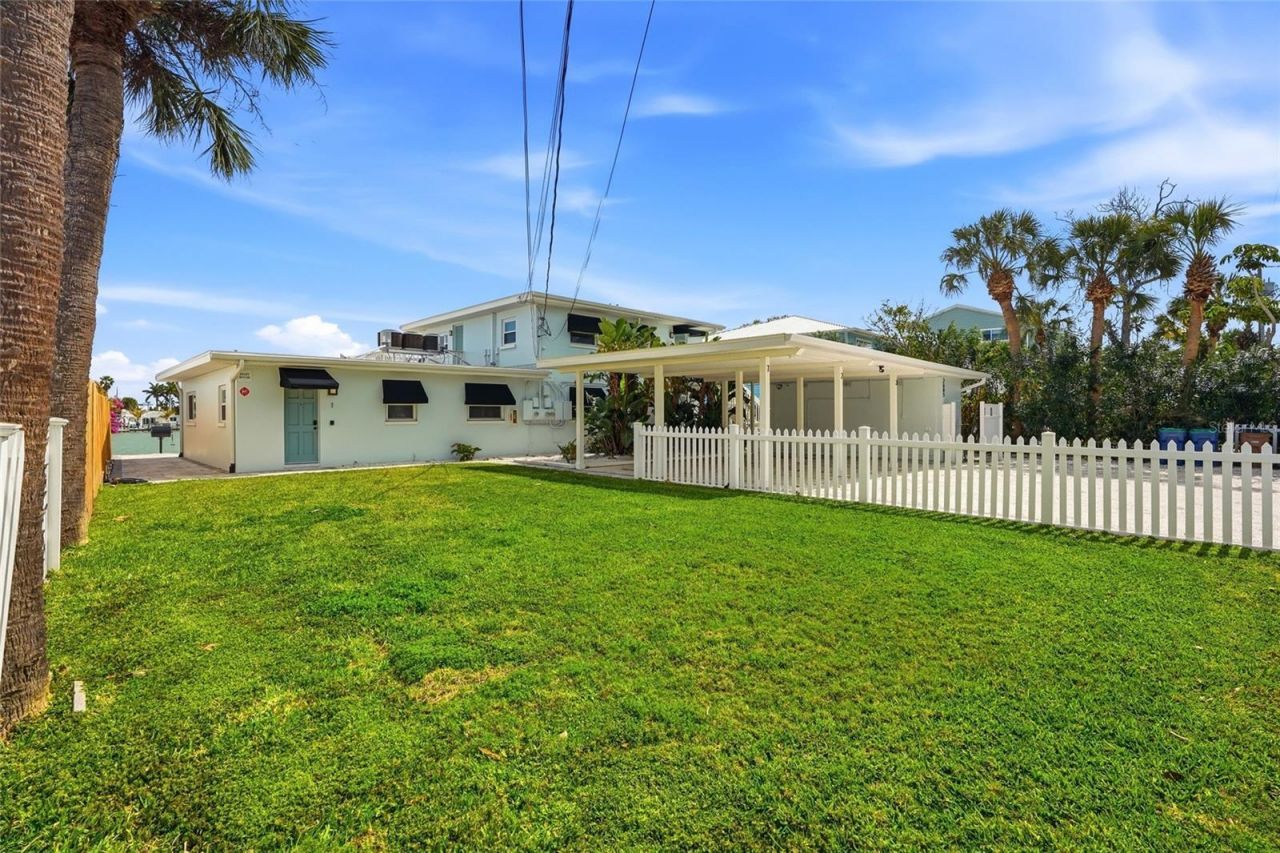 2605 Bay Boulevard , Indian Rocks Beach, FL 33785 Photo