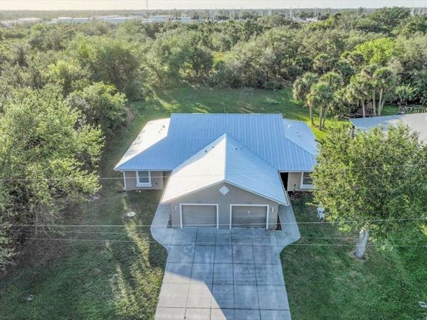 10437 PORT EVERGLADES STREET , PORT CHARLOTTE, FL 33981