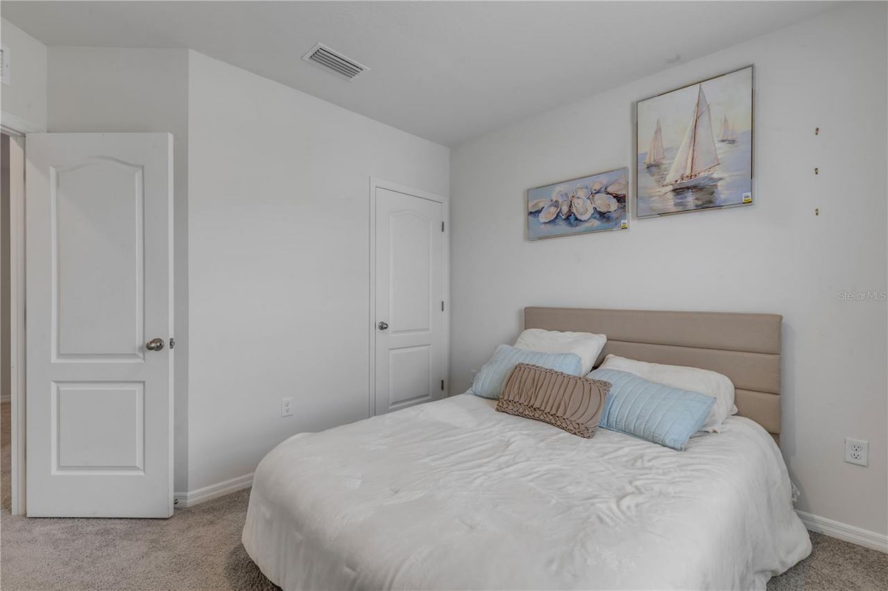 2724 Silver Canoe Drive , Edgewater, FL 32141 Photo