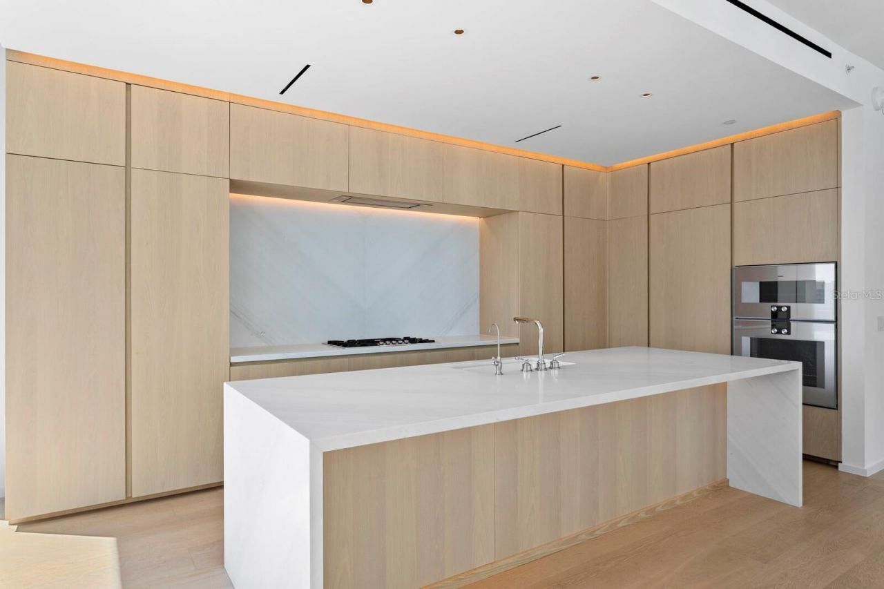 1000 Water Street, Unit 1502, Tampa, FL 33602 Photo