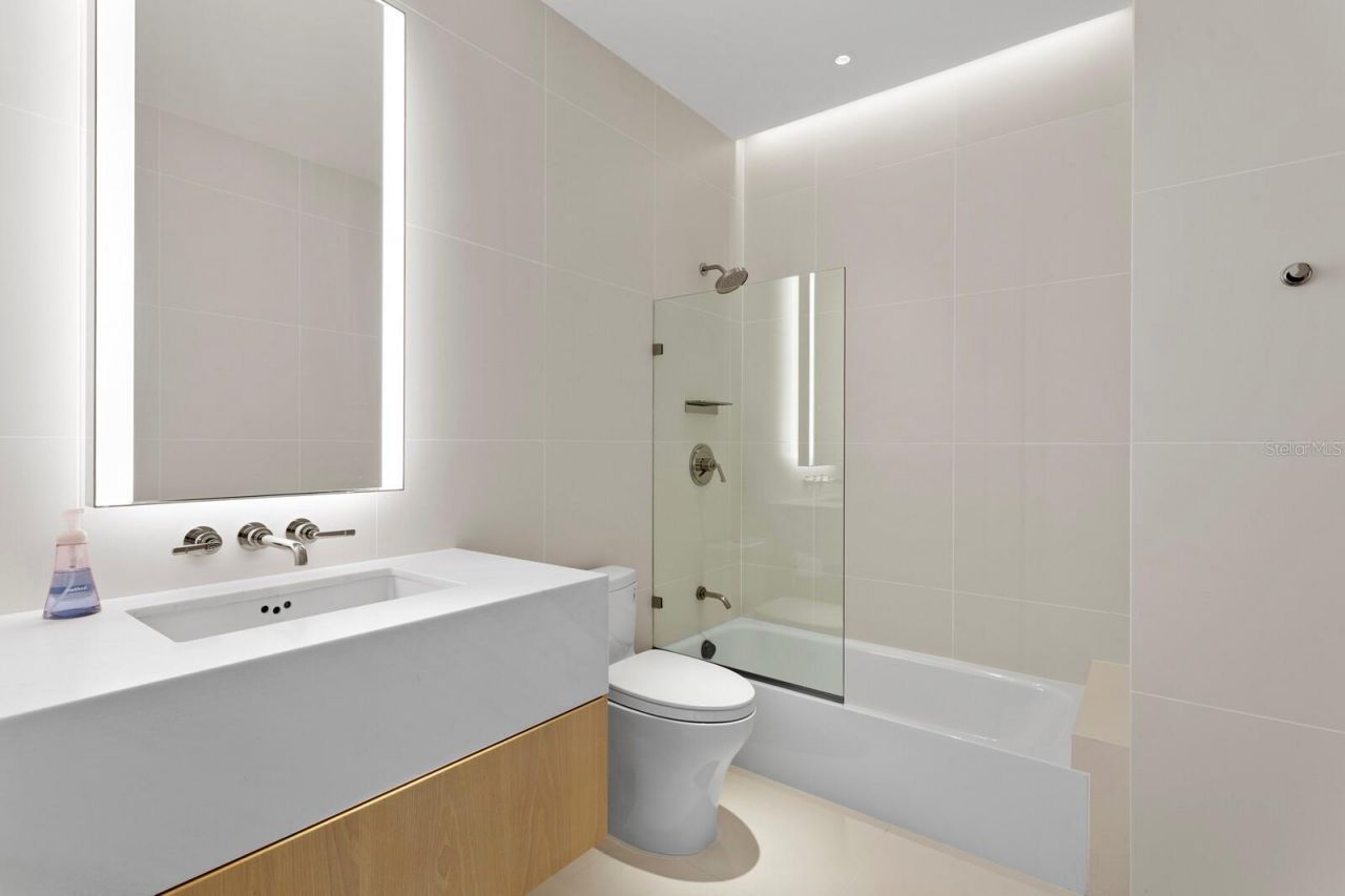 1000 Water Street, Unit 1502, Tampa, FL 33602 Photo