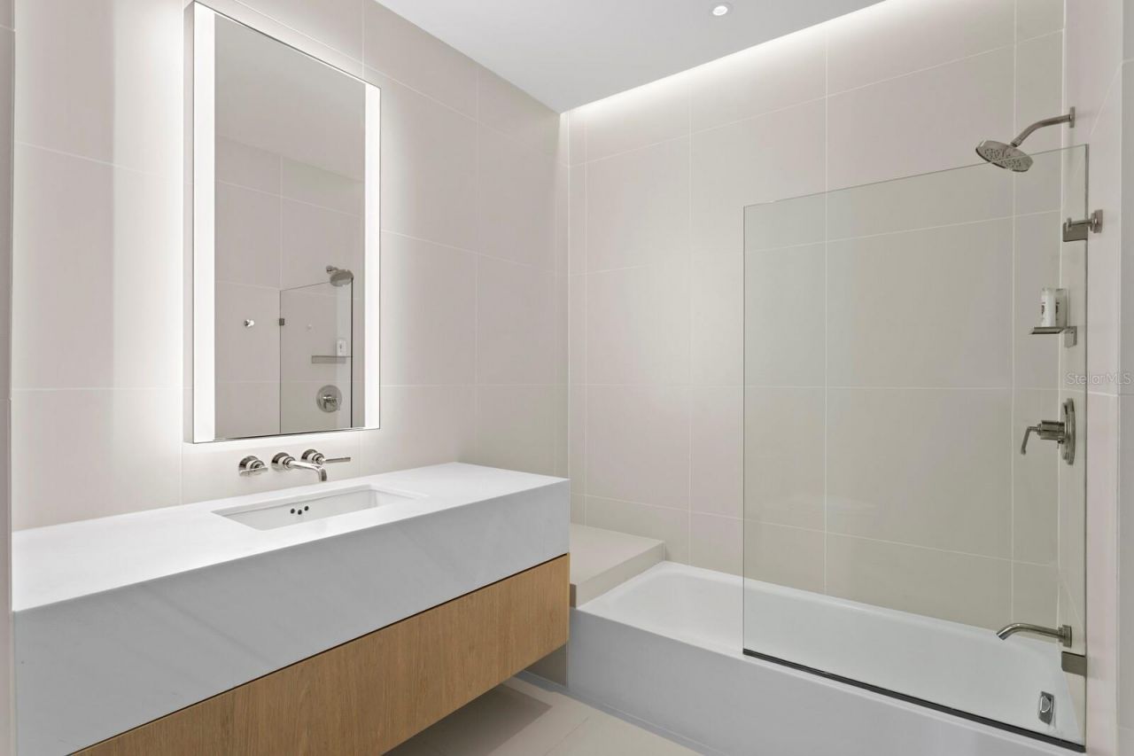 1000 Water Street, Unit 1502, Tampa, FL 33602 Photo