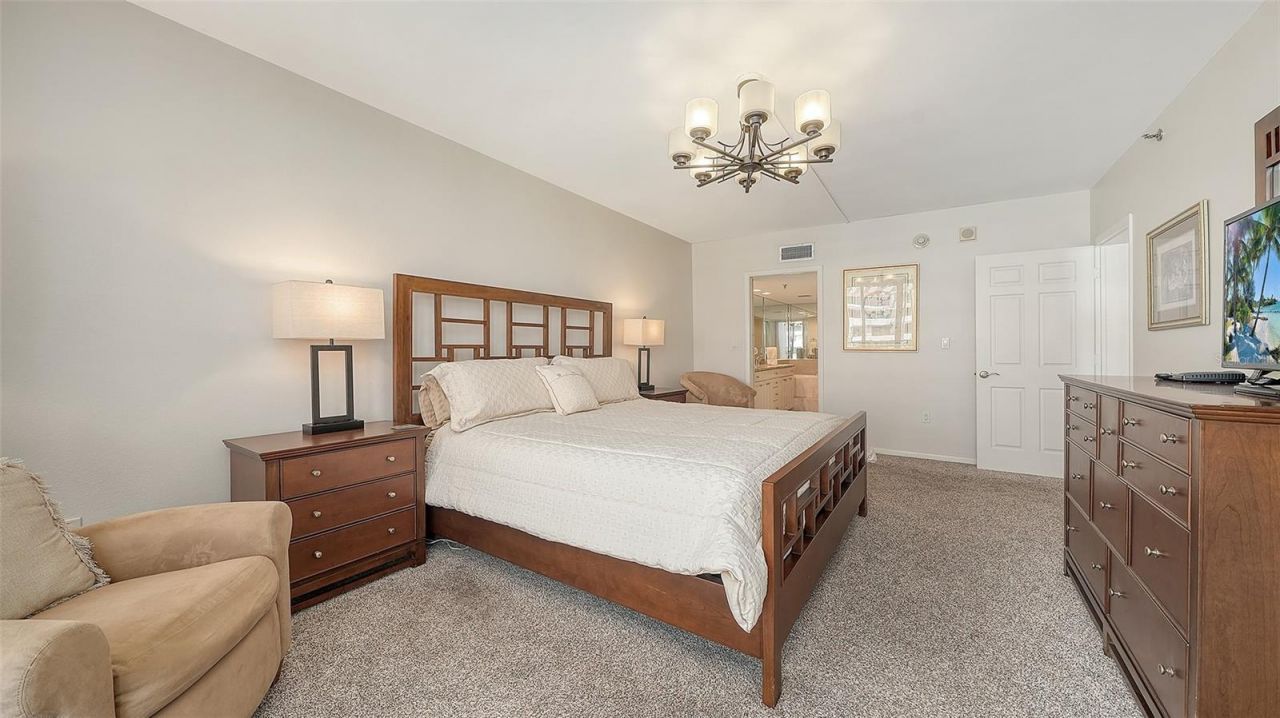 1445 Gulf Of Mexico Drive, Unit 101, Longboat Key, FL 34228 Photo