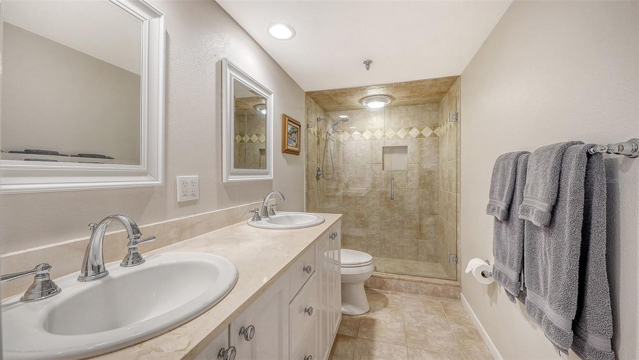 1445 Gulf Of Mexico Drive, Unit 101, Longboat Key, FL 34228 Photo