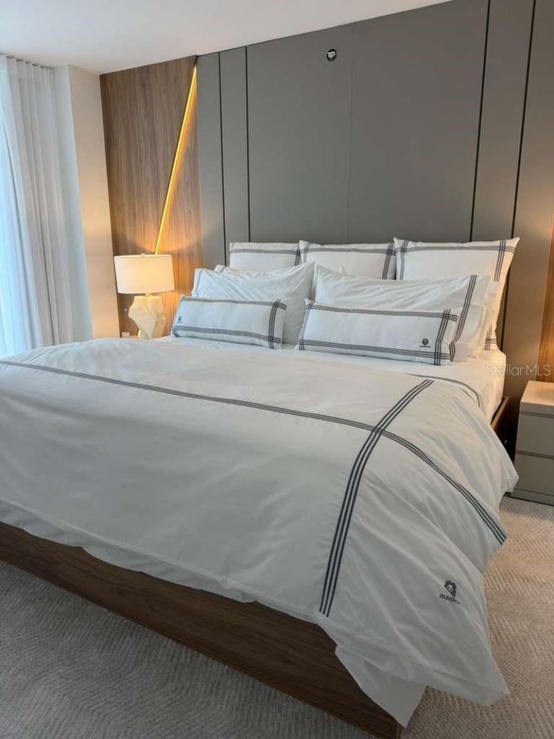 20505 E Country Club Drive , Unit 534, Miami, FL 33180 Photo