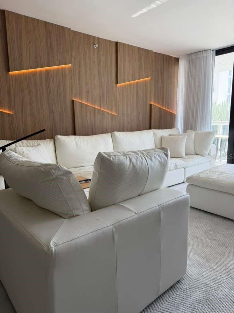 20505 E Country Club Drive , Unit 534, Miami, FL 33180 Photo