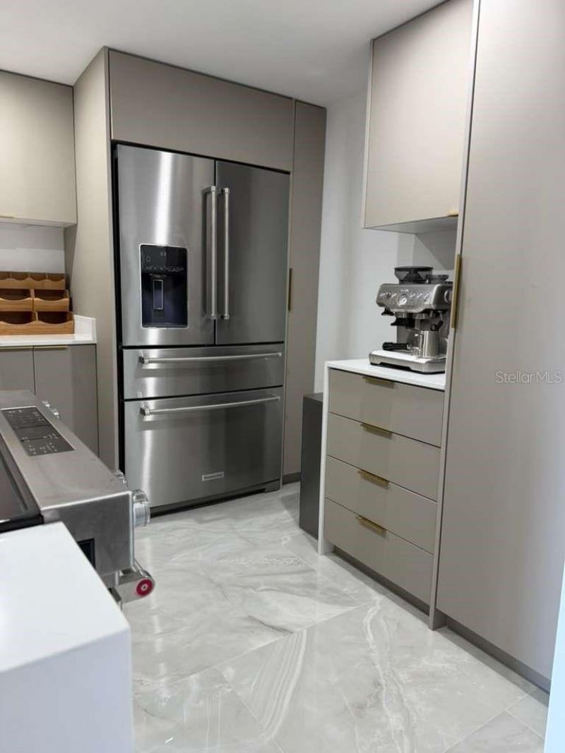 20505 E Country Club Drive , Unit 534, Miami, FL 33180 Photo