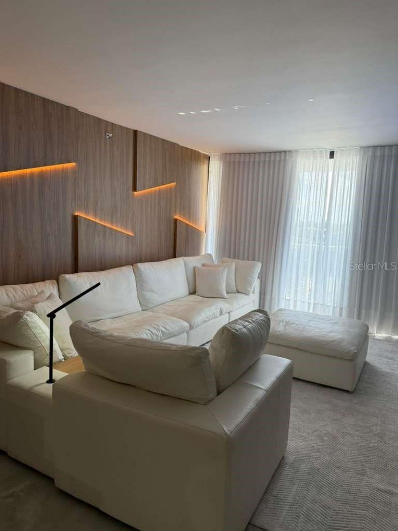 20505 E Country Club Drive , Unit 534, Miami, FL 33180 Photo