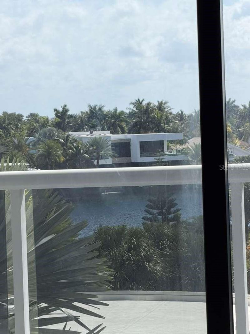 20505 E Country Club Drive , Unit 534, Miami, FL 33180 Photo