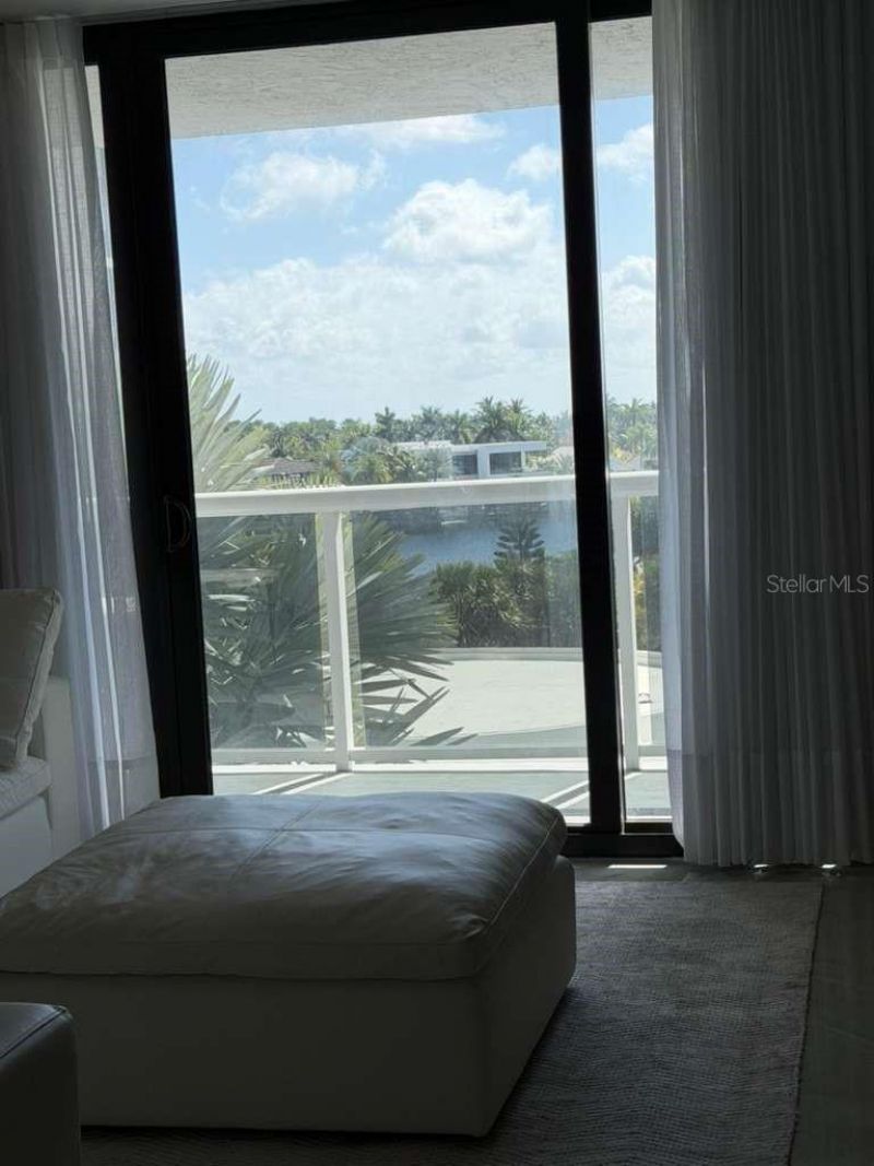 20505 E Country Club Drive , Unit 534, Miami, FL 33180 Photo