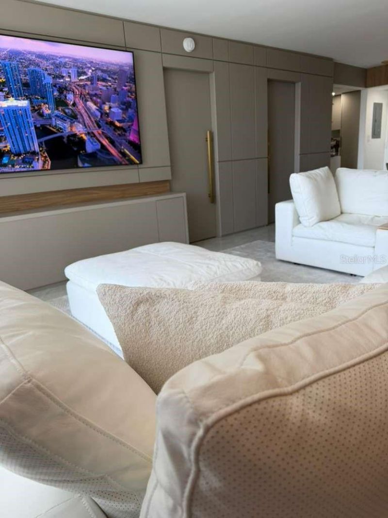 20505 E Country Club Drive , Unit 534, Miami, FL 33180 Photo