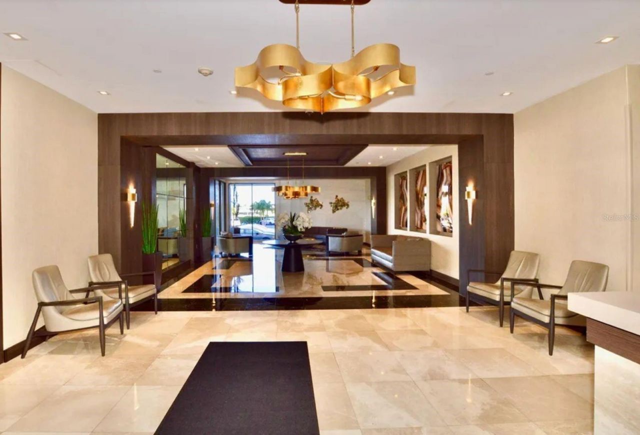 20505 E Country Club Drive , Unit 534, Miami, FL 33180 Photo