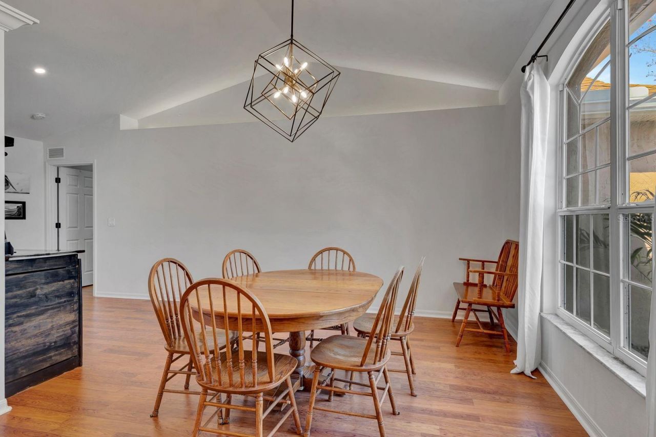 810 Mcarthur Avenue, Sarasota, FL 34243 Photo