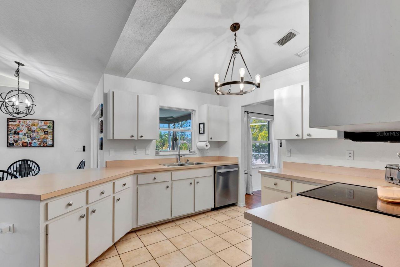 810 Mcarthur Avenue, Sarasota, FL 34243 Photo