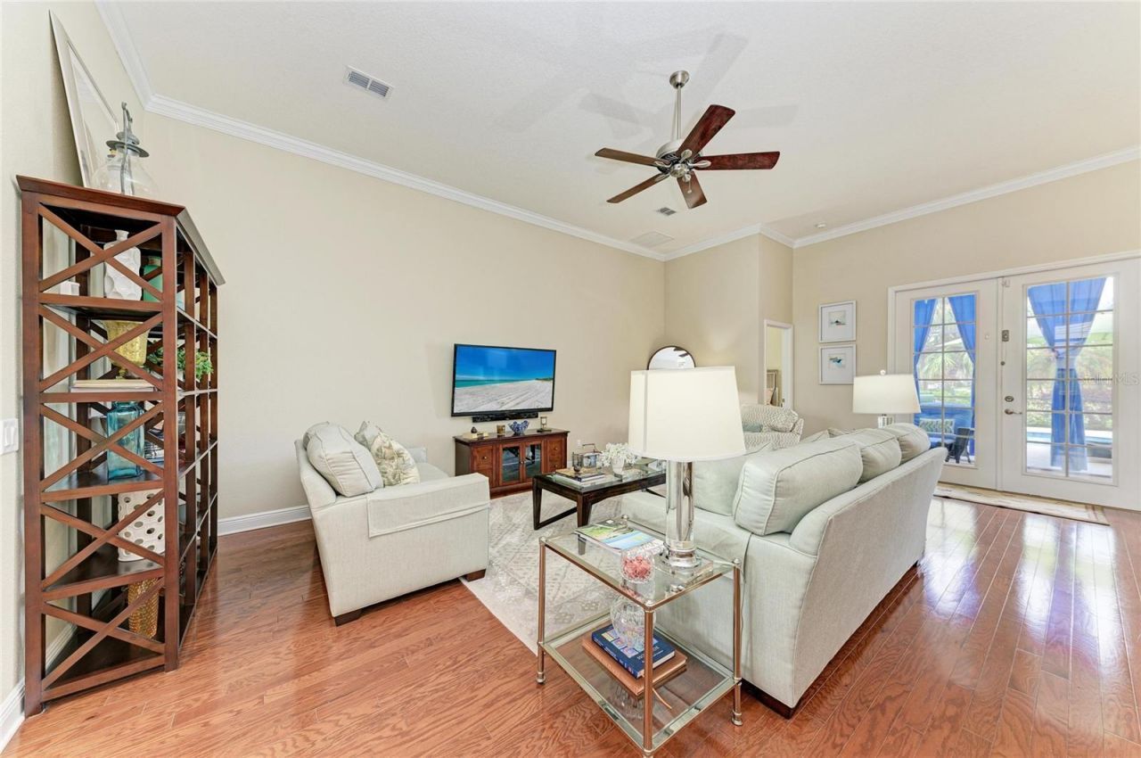 302 Cockle Shell Loop, Apollo Beach, FL 33572 Photo