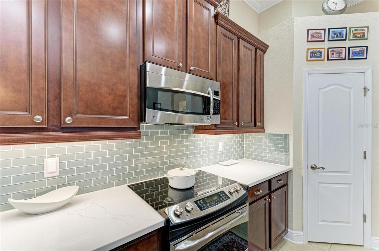 302 Cockle Shell Loop, Apollo Beach, FL 33572 Photo