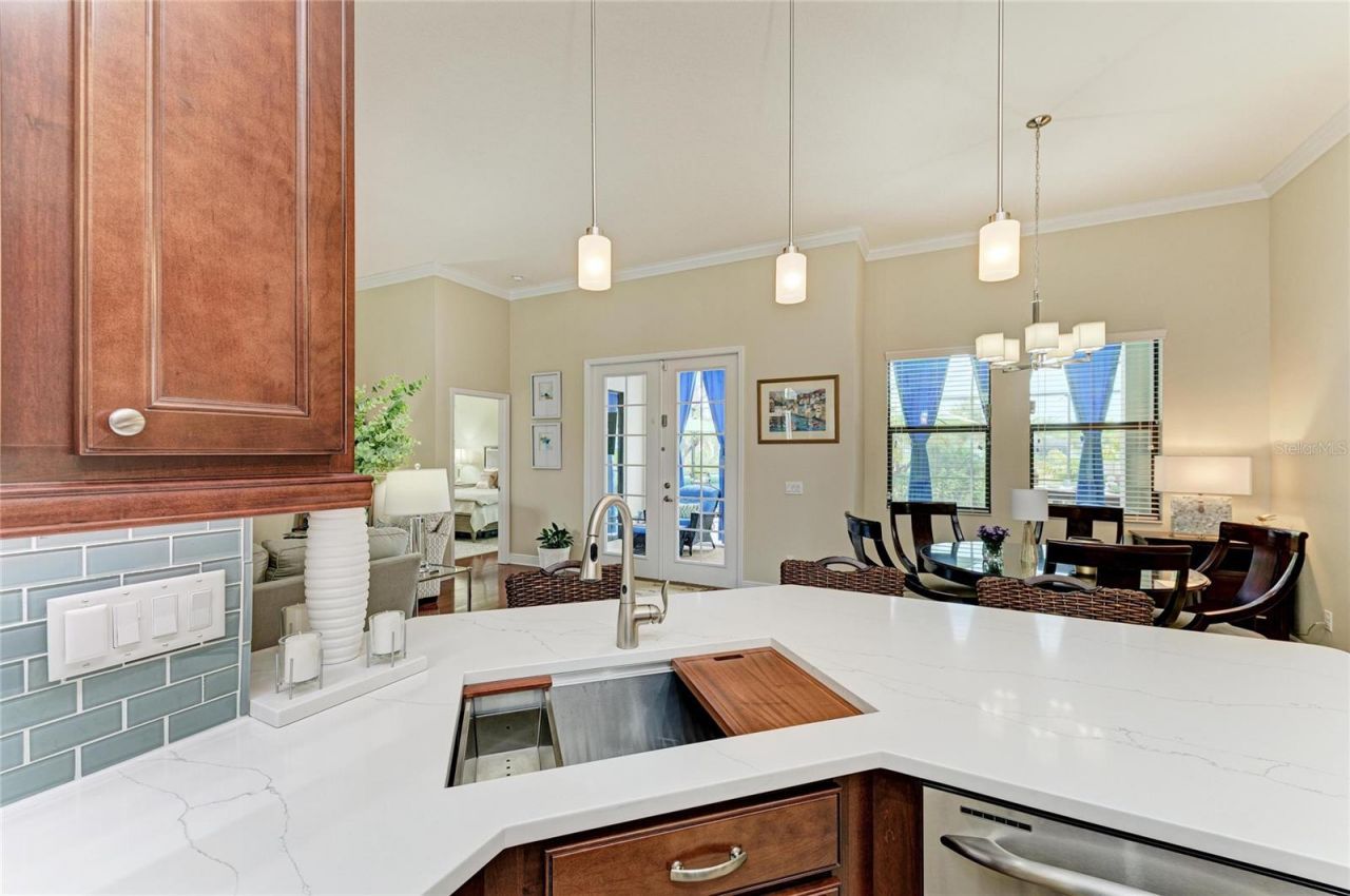 302 Cockle Shell Loop, Apollo Beach, FL 33572 Photo