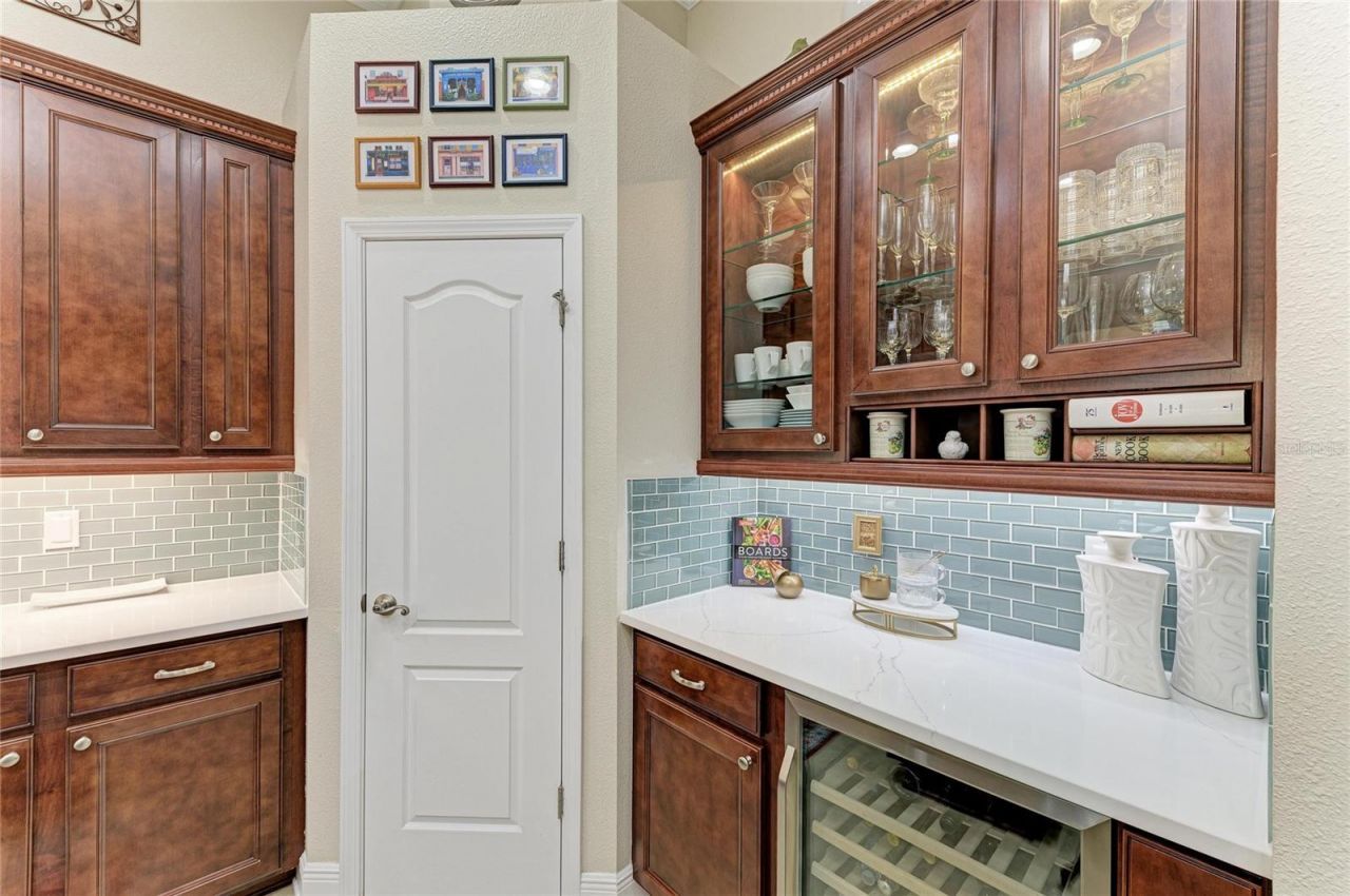 302 Cockle Shell Loop, Apollo Beach, FL 33572 Photo