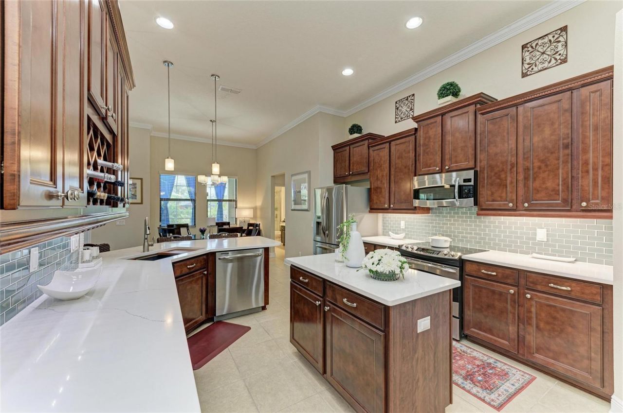 302 Cockle Shell Loop, Apollo Beach, FL 33572 Photo