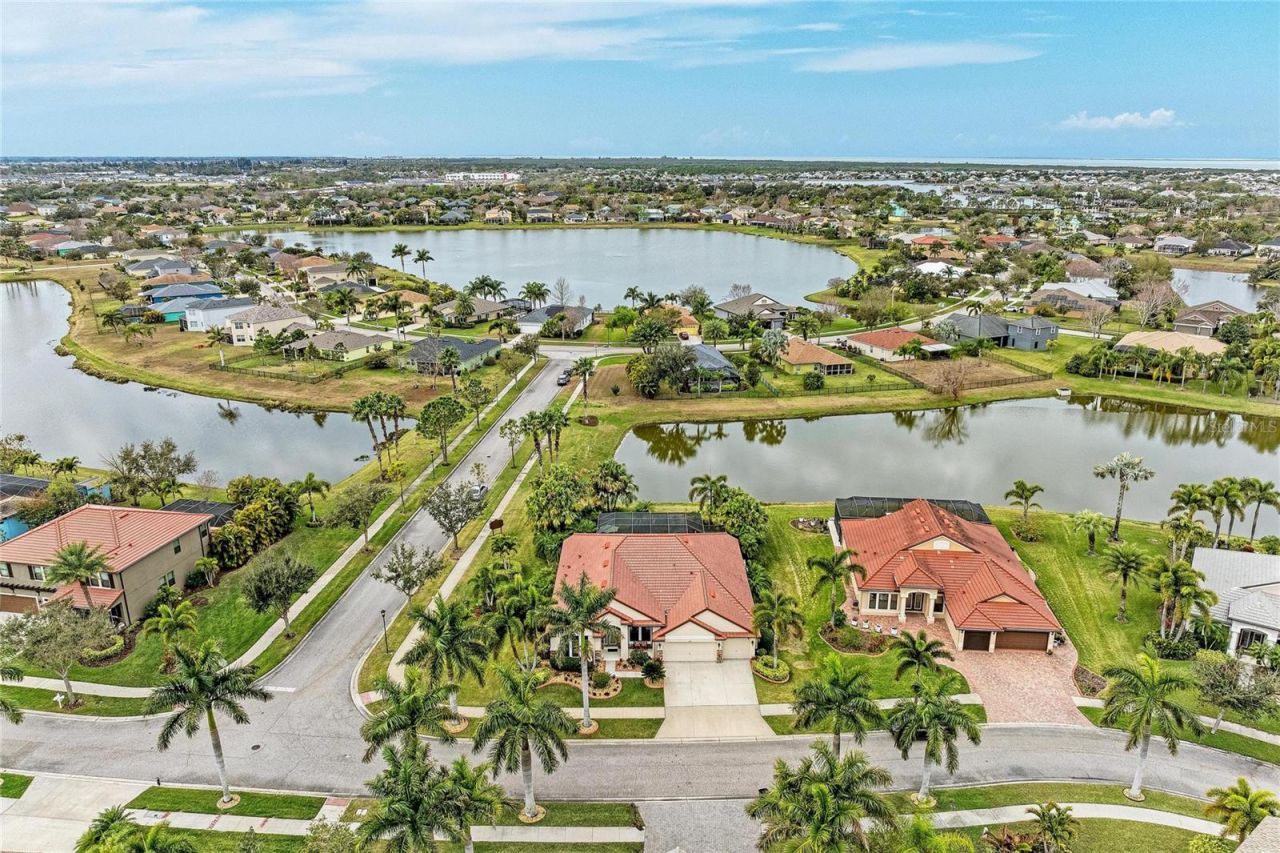 302 Cockle Shell Loop, Apollo Beach, FL 33572 Photo