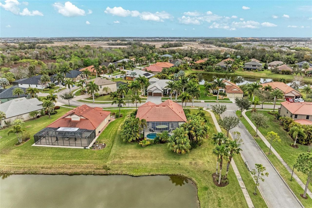 302 Cockle Shell Loop, Apollo Beach, FL 33572 Photo