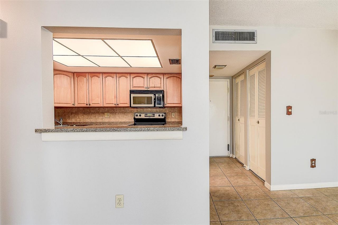 5220 Brittany Drive S, Unit 509, Saint Petersburg, FL 33715 Photo