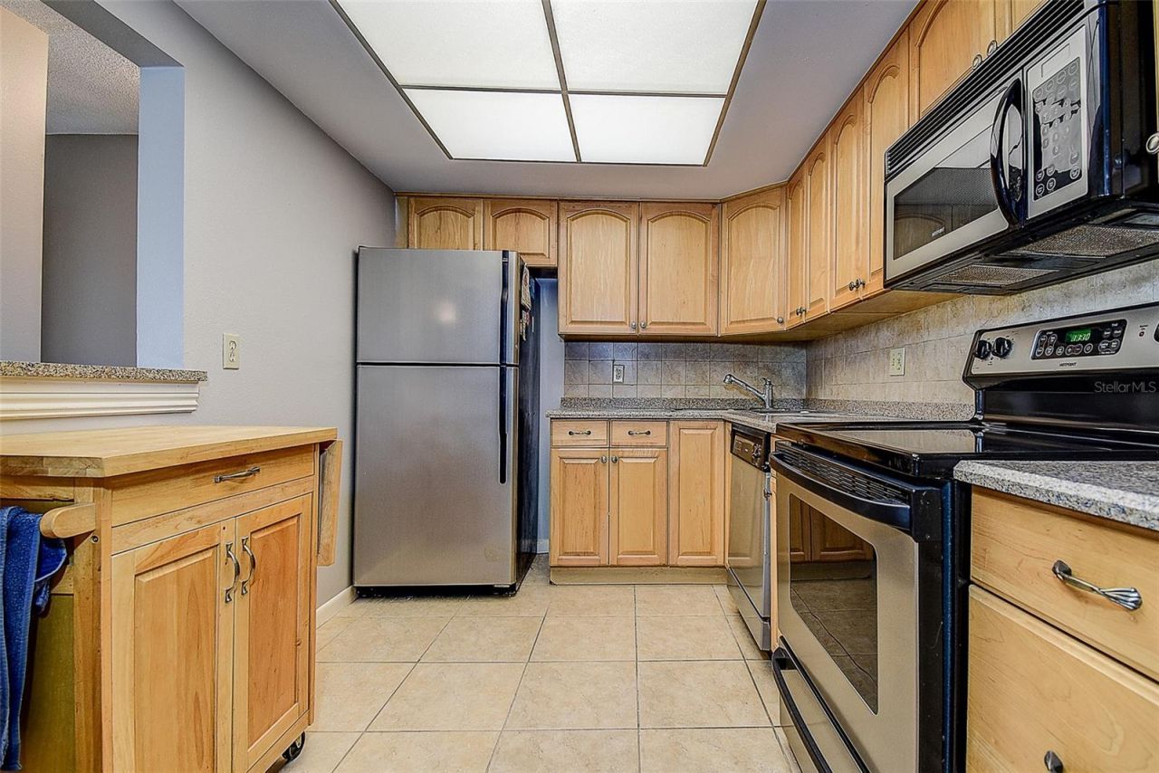 5220 Brittany Drive S, Unit 509, Saint Petersburg, FL 33715 Photo