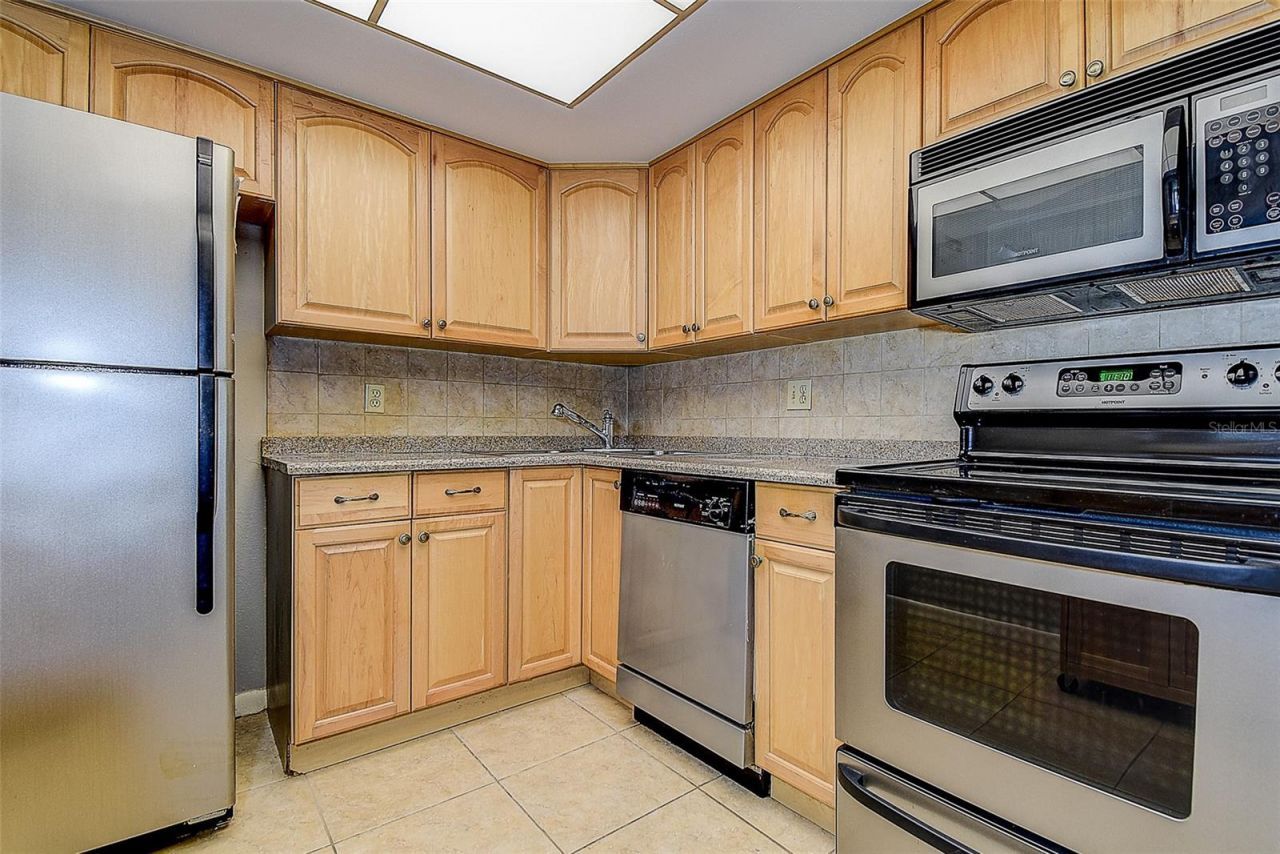 5220 Brittany Drive S, Unit 509, Saint Petersburg, FL 33715 Photo