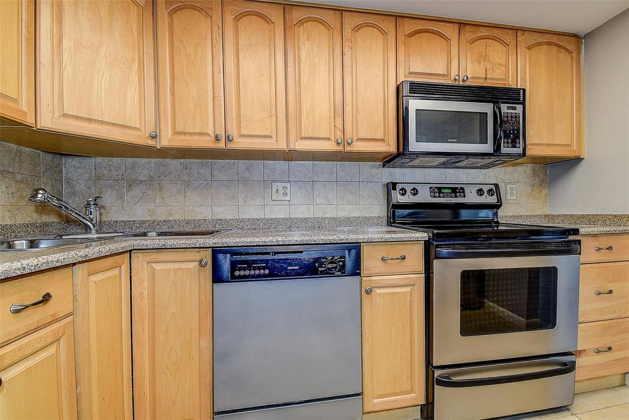 5220 Brittany Drive S, Unit 509, Saint Petersburg, FL 33715 Photo