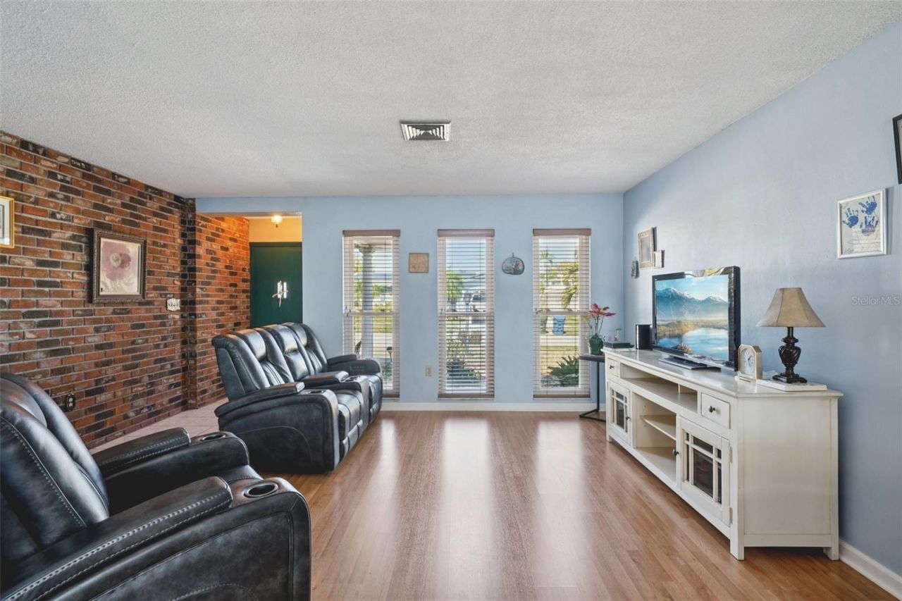 10910 128th Avenue , Largo, FL 33778 Photo